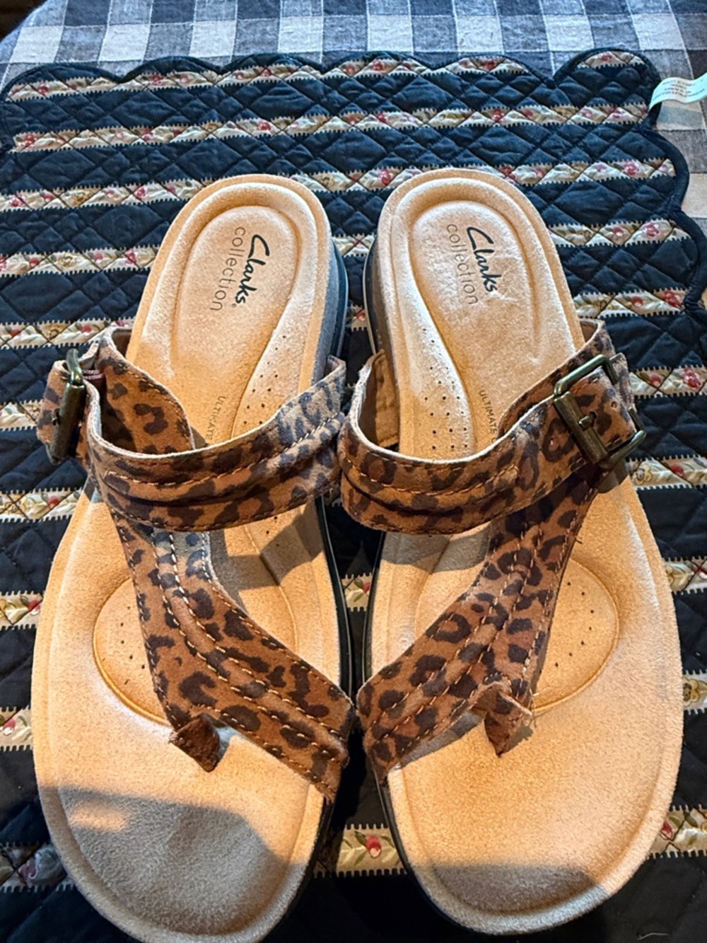Clarks Collection Brynn Madi Leopard Leather Ultimate Comfort Sandals size 10 - Picture 2 of 6